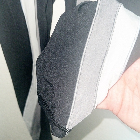 Aerie Chill Play Move Black White Gray High Rise Leggings - Picture 4 of 8